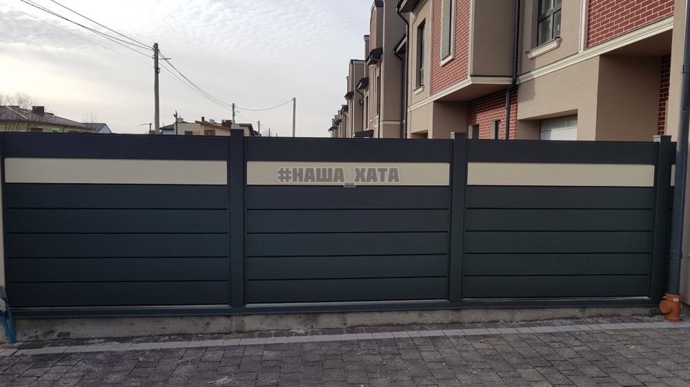 Металеві панелі для котеджного містечка