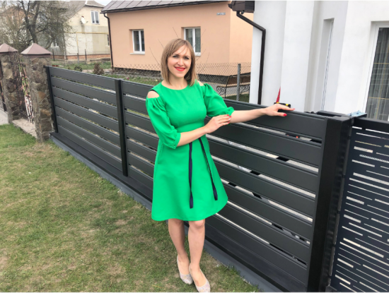 Паркан ранчо і металеві стовпи