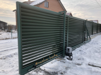 Ворота жалюзі в зеленому кольорі