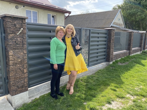 Євроштахетник в поєднанні з декором